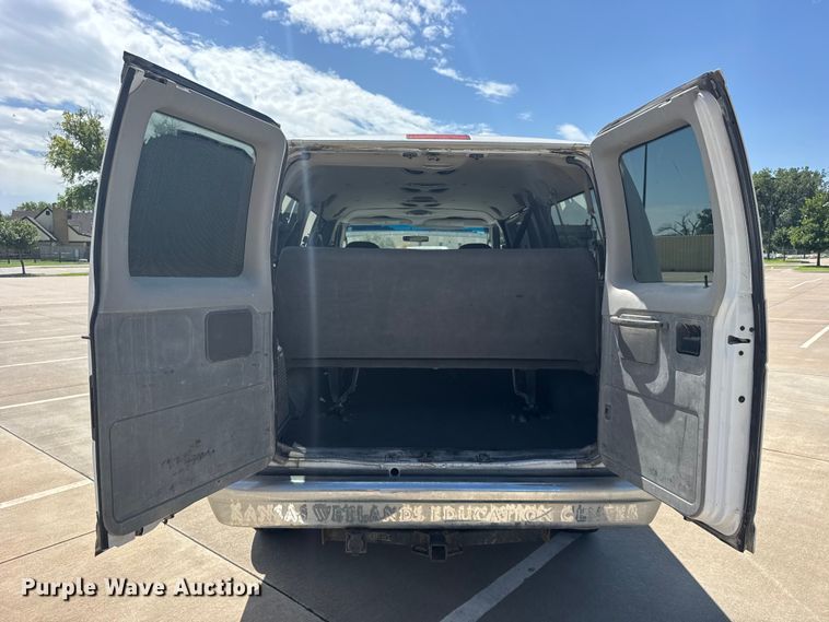image for item EW4950 2006 Ford E350 Super Duty XL van