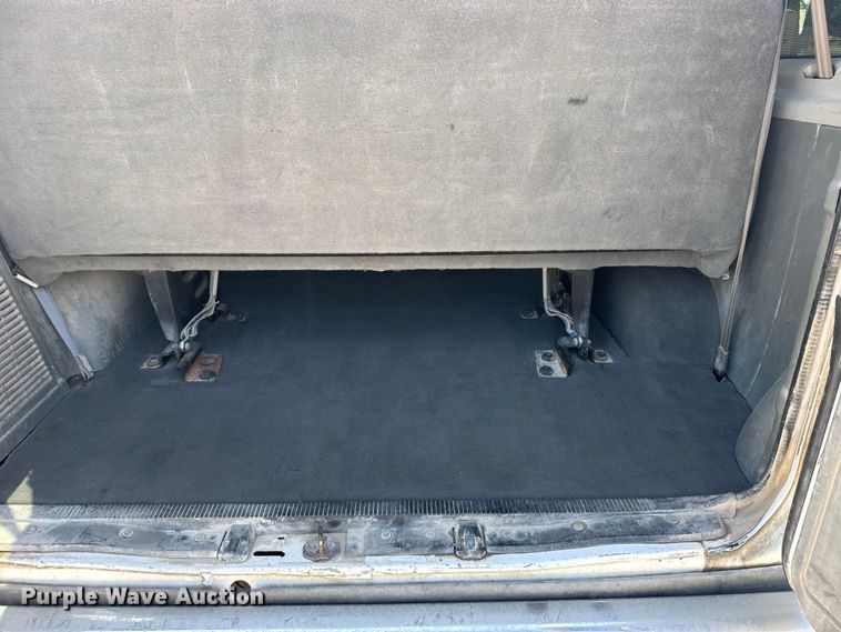 image for item EW4950 2006 Ford E350 Super Duty XL van