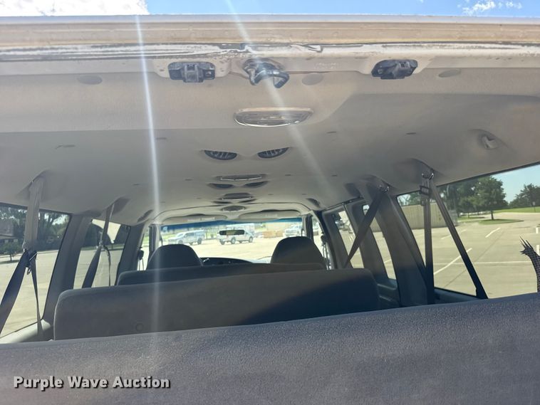 image for item EW4950 2006 Ford E350 Super Duty XL van