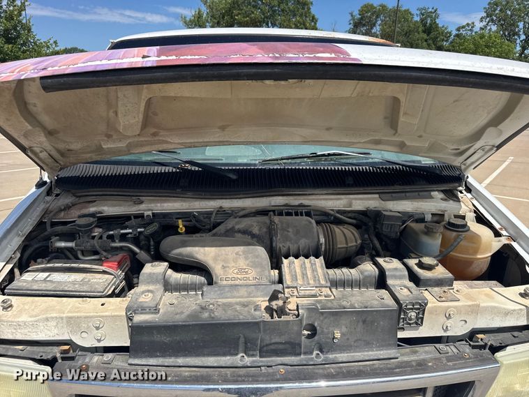 image for item EW4950 2006 Ford E350 Super Duty XL van