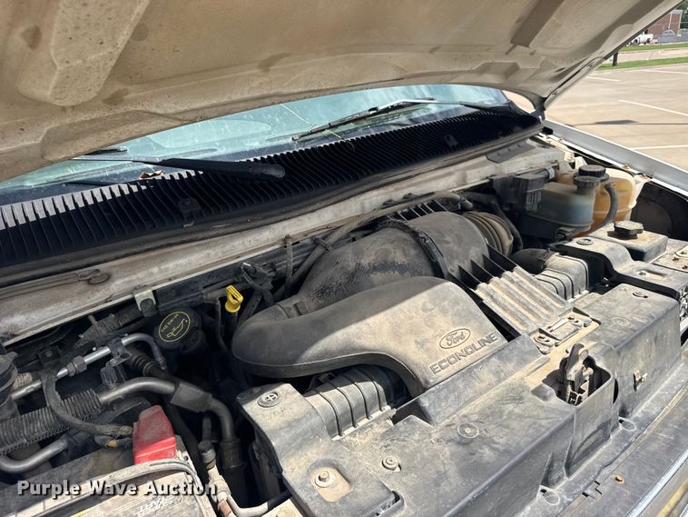 image for item EW4950 2006 Ford E350 Super Duty XL van