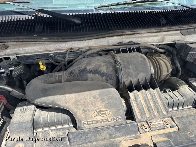 image for item EW4950 2006 Ford E350 Super Duty XL van