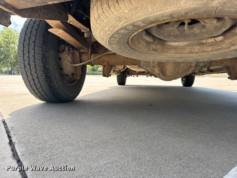 image for item EW4950 2006 Ford E350 Super Duty XL van