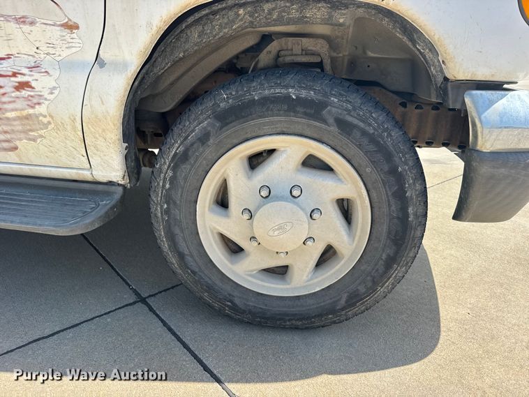 image for item EW4950 2006 Ford E350 Super Duty XL van