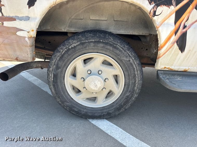 image for item EW4950 2006 Ford E350 Super Duty XL van
