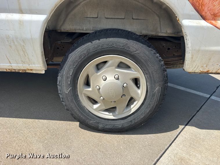 image for item EW4950 2006 Ford E350 Super Duty XL van