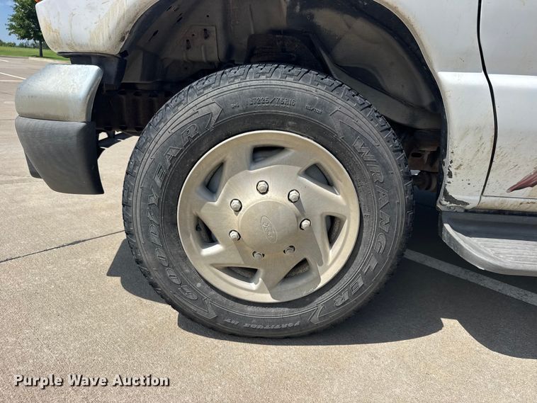 image for item EW4950 2006 Ford E350 Super Duty XL van
