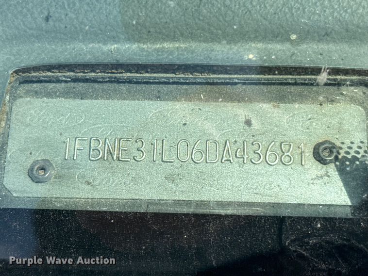 image for item EW4950 2006 Ford E350 Super Duty XL van