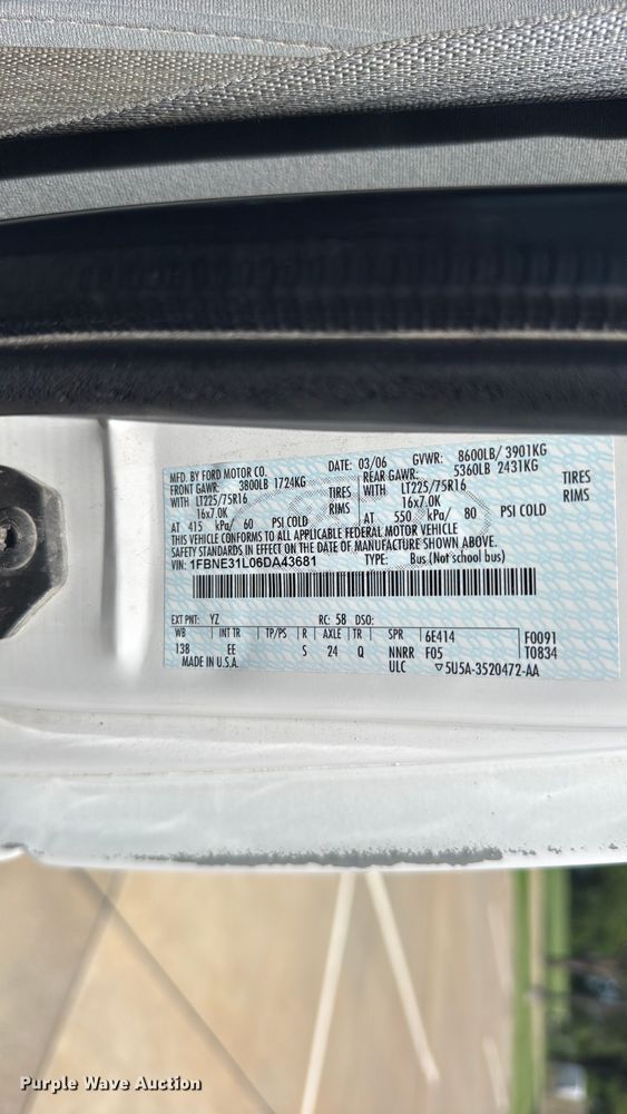image for item EW4950 2006 Ford E350 Super Duty XL van
