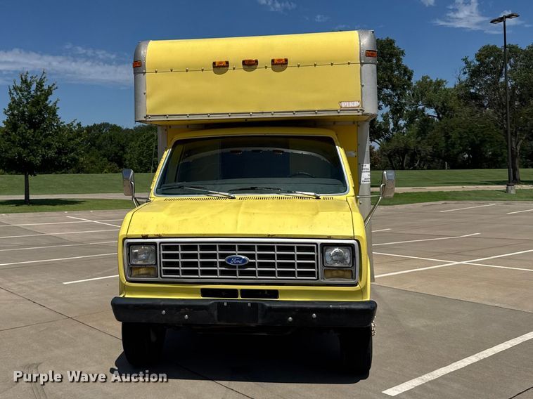 image for item EW4951 1990 Ford E350 box truck