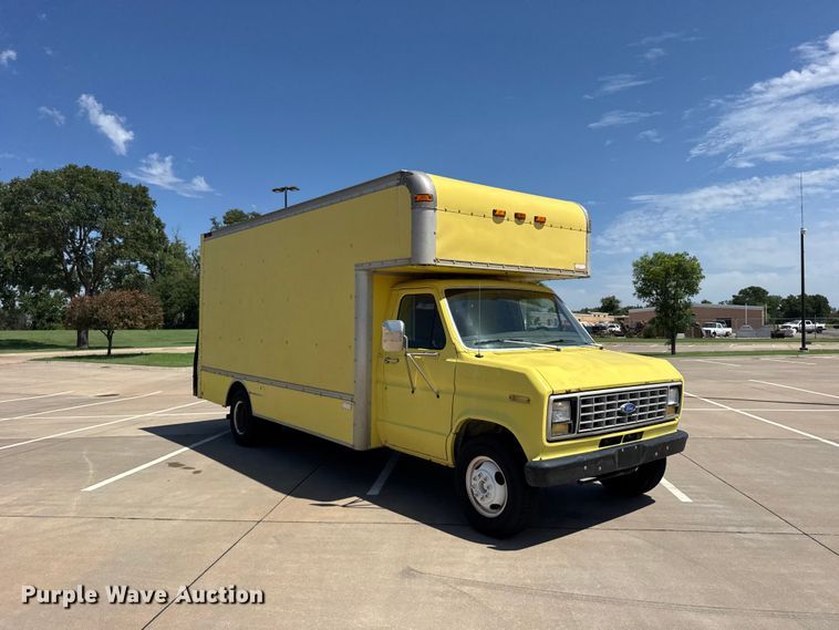image for item EW4951 1990 Ford E350 box truck