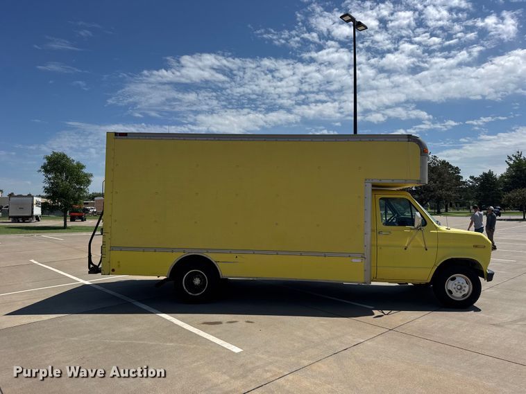 image for item EW4951 1990 Ford E350 box truck