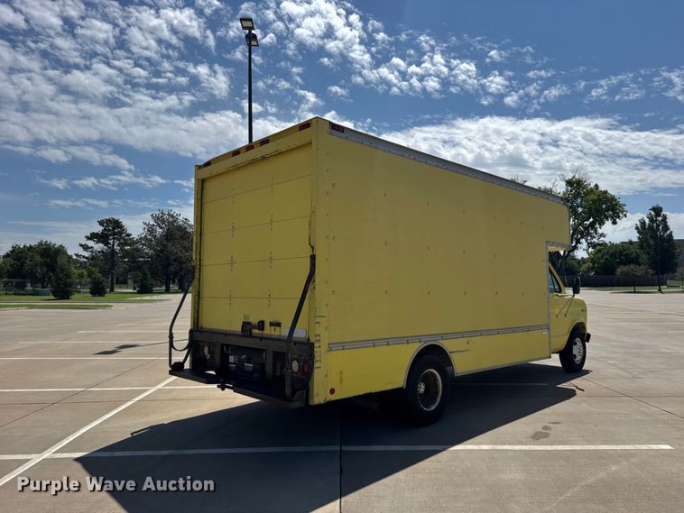 image for item EW4951 1990 Ford E350 box truck