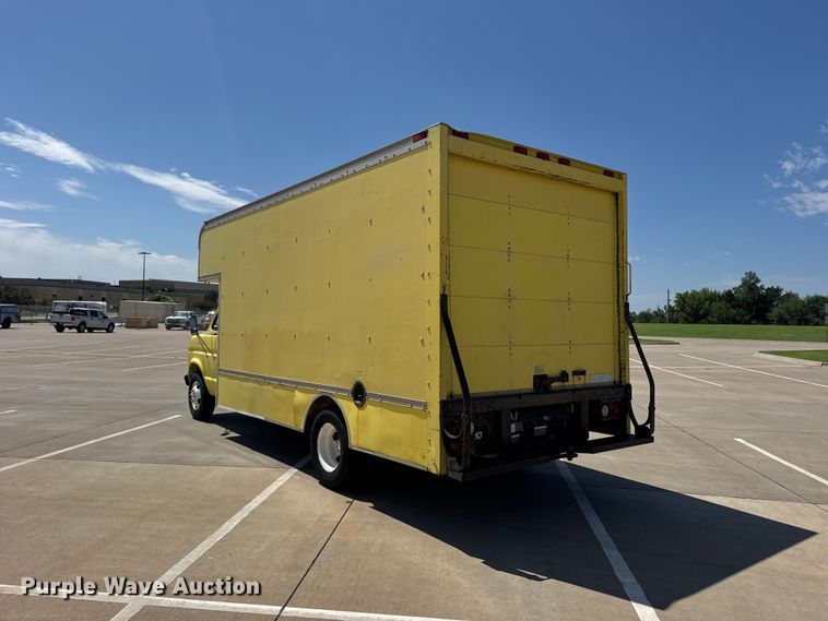 image for item EW4951 1990 Ford E350 box truck
