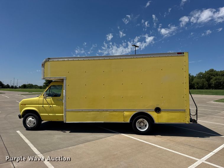 image for item EW4951 1990 Ford E350 box truck