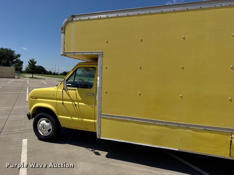 image for item EW4951 1990 Ford E350 box truck