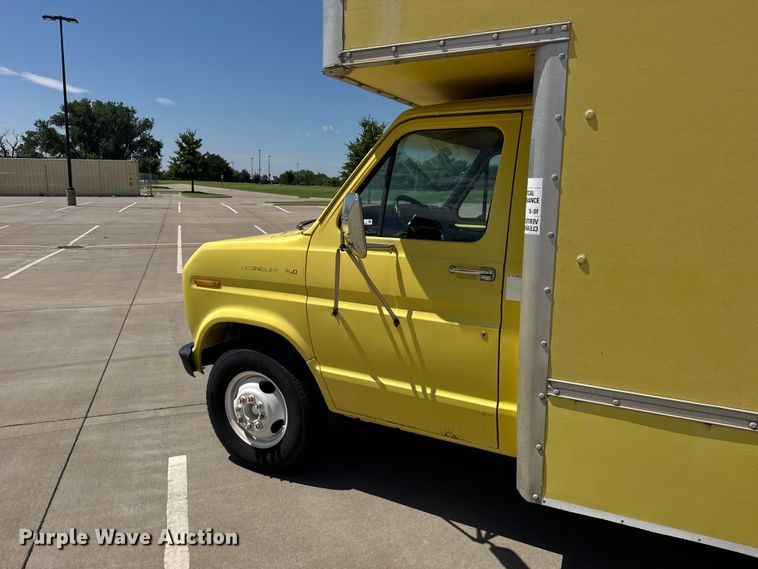 image for item EW4951 1990 Ford E350 box truck