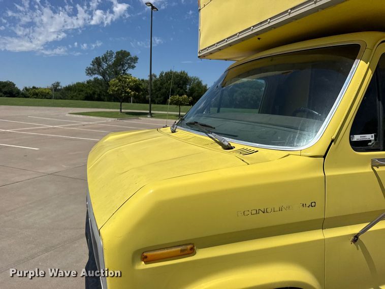 image for item EW4951 1990 Ford E350 box truck