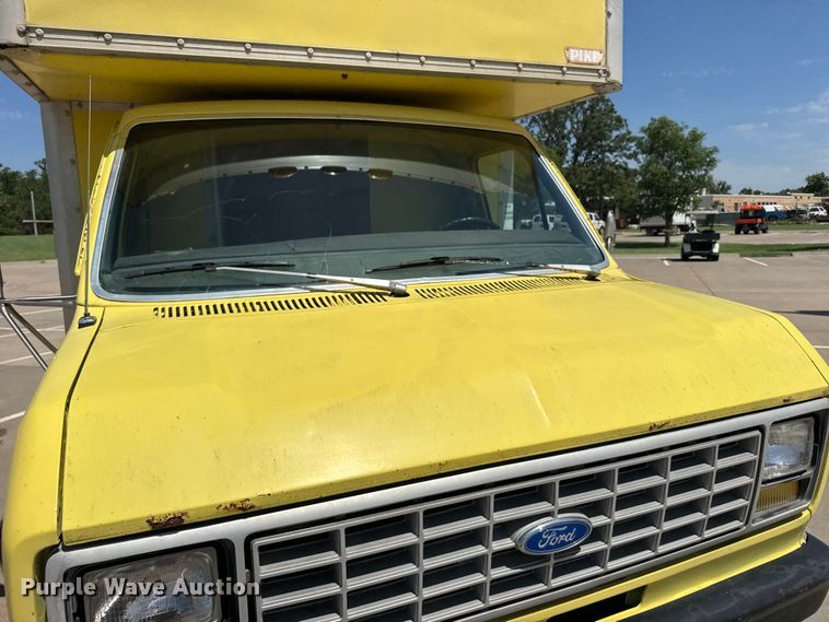image for item EW4951 1990 Ford E350 box truck