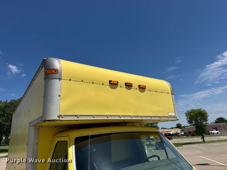 image for item EW4951 1990 Ford E350 box truck