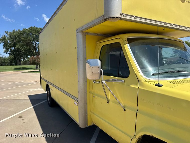 image for item EW4951 1990 Ford E350 box truck
