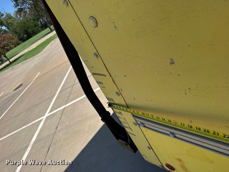 image for item EW4951 1990 Ford E350 box truck