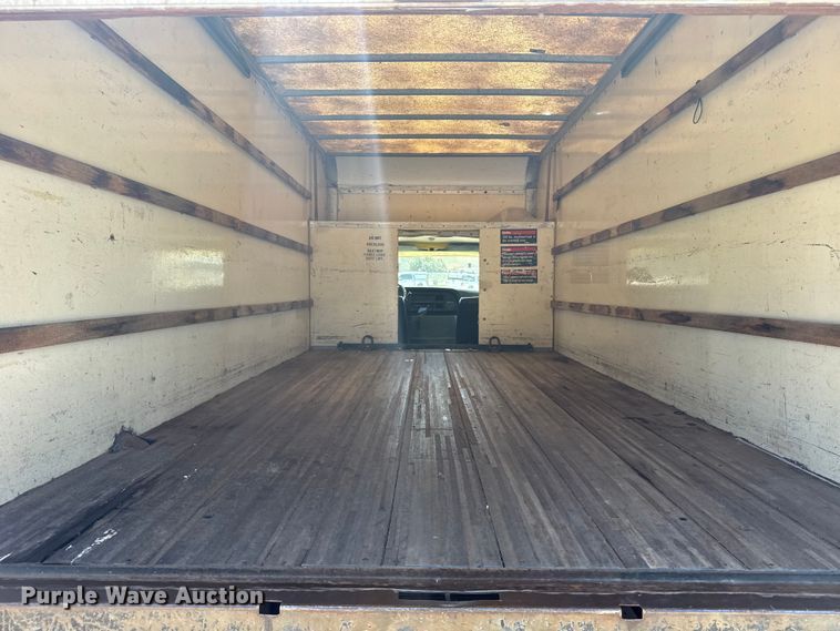 image for item EW4951 1990 Ford E350 box truck