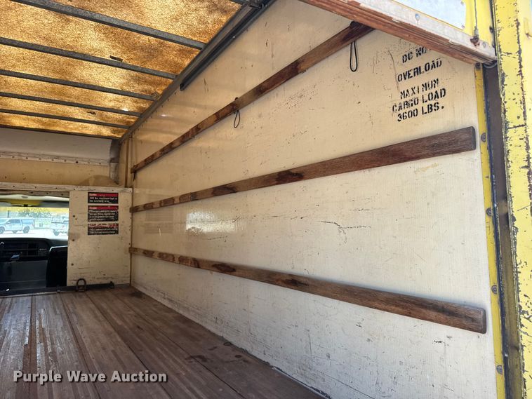 image for item EW4951 1990 Ford E350 box truck