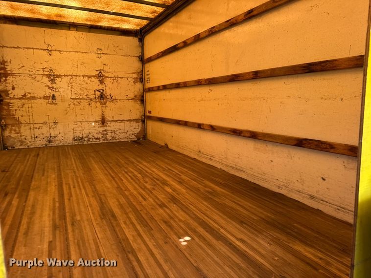image for item EW4951 1990 Ford E350 box truck