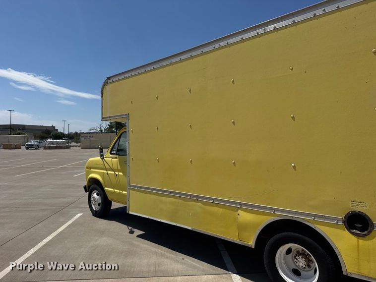 image for item EW4951 1990 Ford E350 box truck