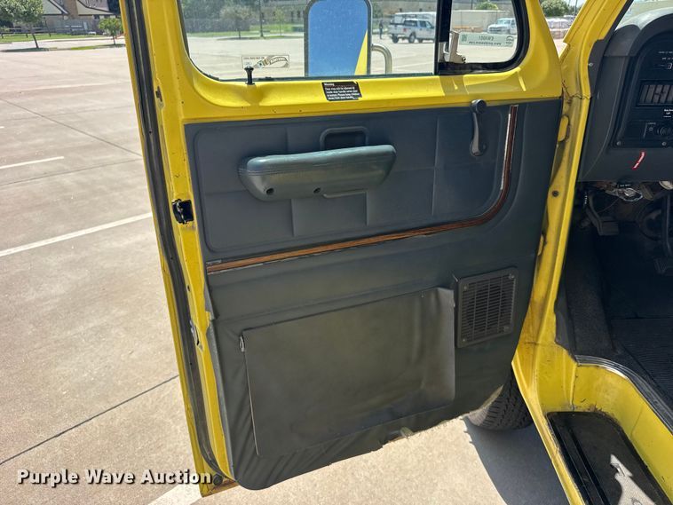 image for item EW4951 1990 Ford E350 box truck