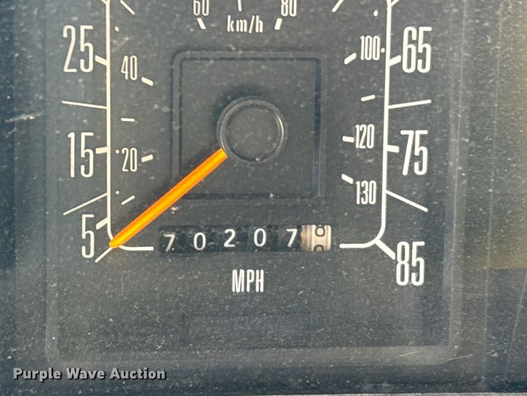 image for item EW4951 1990 Ford E350 box truck