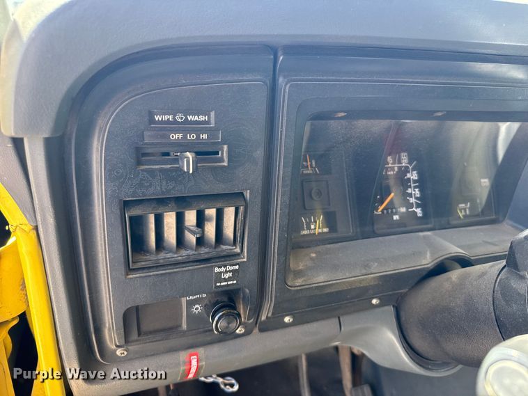 image for item EW4951 1990 Ford E350 box truck