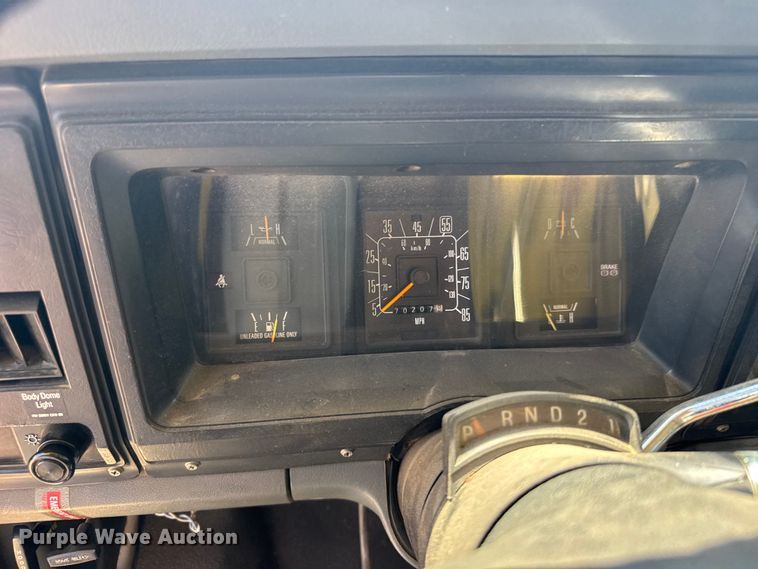 image for item EW4951 1990 Ford E350 box truck