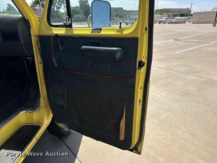 image for item EW4951 1990 Ford E350 box truck