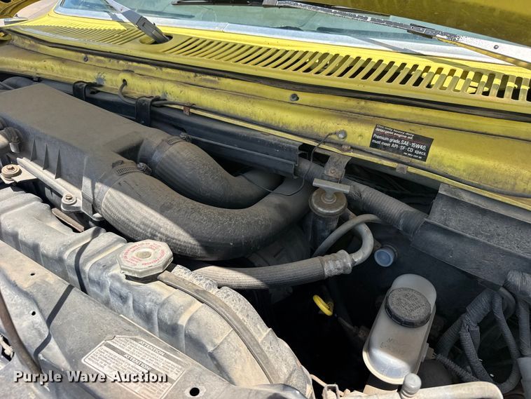 image for item EW4951 1990 Ford E350 box truck
