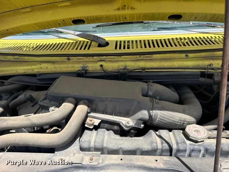 image for item EW4951 1990 Ford E350 box truck