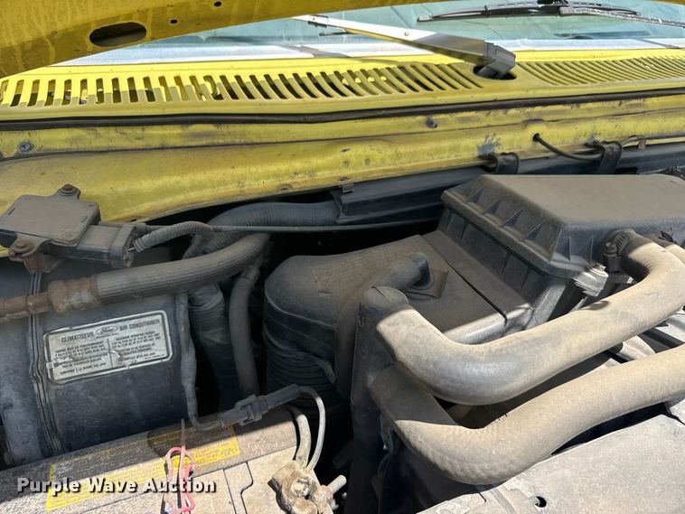 image for item EW4951 1990 Ford E350 box truck