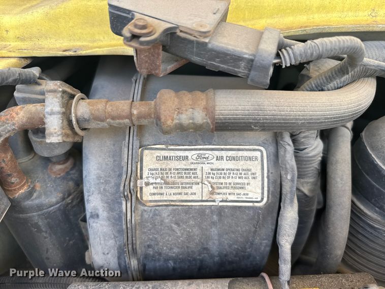 image for item EW4951 1990 Ford E350 box truck