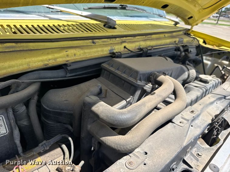 image for item EW4951 1990 Ford E350 box truck