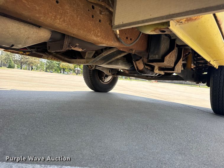 image for item EW4951 1990 Ford E350 box truck