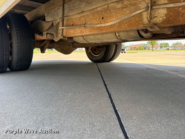 image for item EW4951 1990 Ford E350 box truck