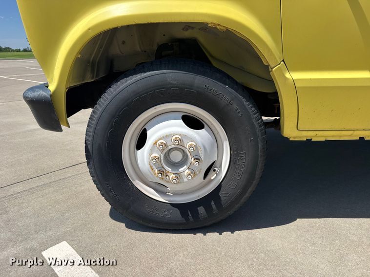 image for item EW4951 1990 Ford E350 box truck