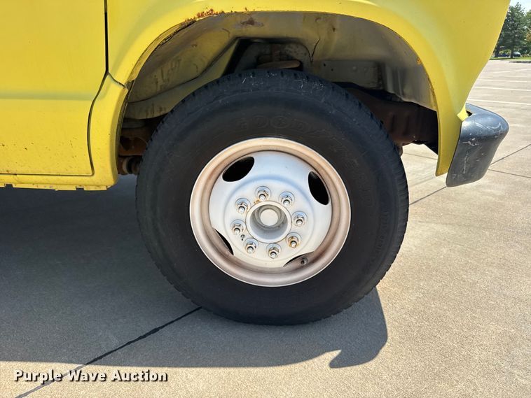 image for item EW4951 1990 Ford E350 box truck