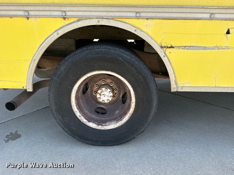 image for item EW4951 1990 Ford E350 box truck