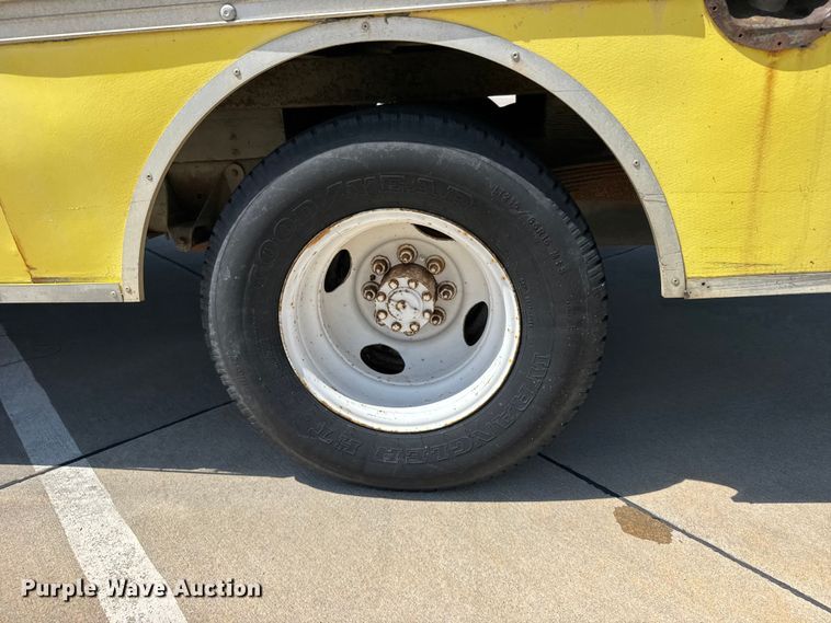 image for item EW4951 1990 Ford E350 box truck