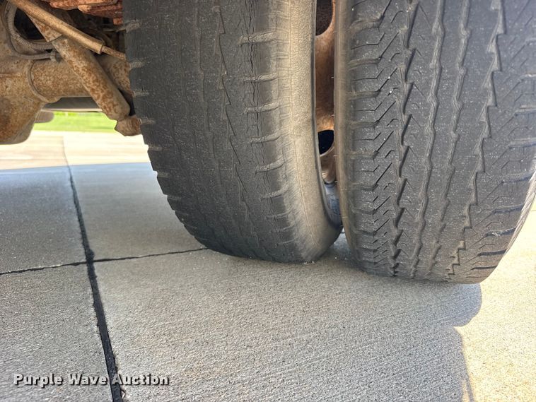 image for item EW4951 1990 Ford E350 box truck