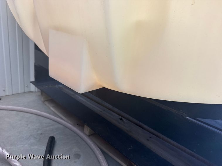 image for item EW4955 Skid mounted poly tank