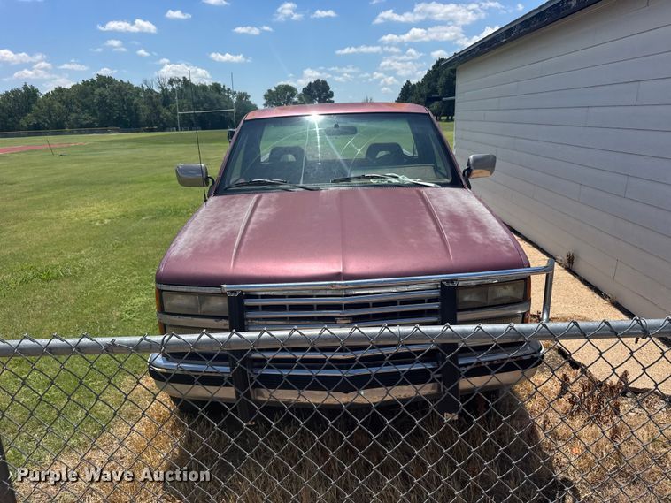 image for item EW4960 1993 Chevrolet K2500 pickup truck