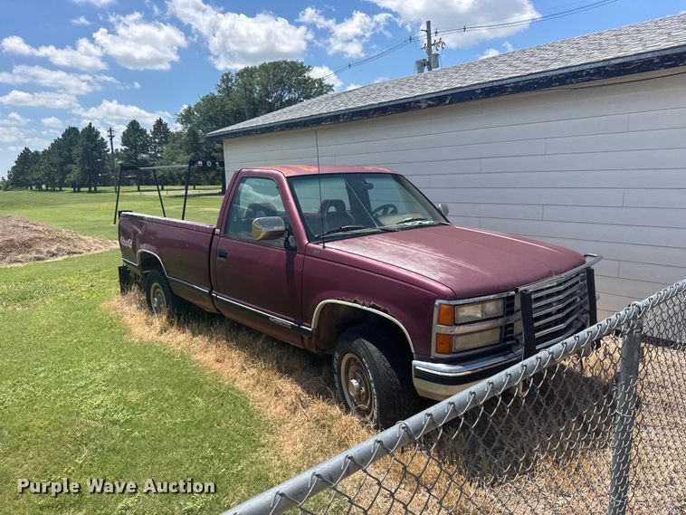 image for item EW4960 1993 Chevrolet K2500 pickup truck